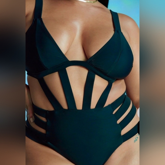 Tabria Mayors- Women's Elegant Black Cut-Out One-Piece Swimsuit Plus Size 2XL - Picture 4 of 10